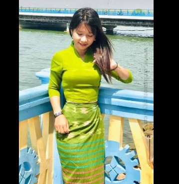 လန်ထွက်နေတဲ့ မြန်မာမလေး